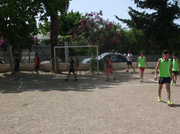 Murat Zelluh Ortaokulu 2016 Dostluk ve Barış Konulu Sınıflar Arası Futbol Turnuvamızı Yaptık.